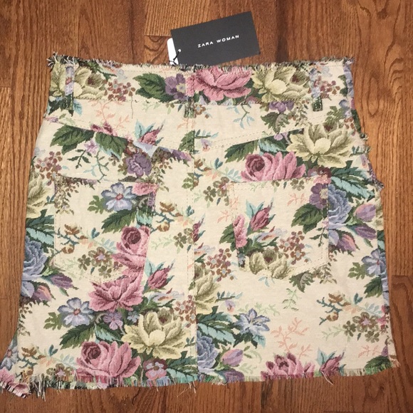 ZARA TAPESTRY FLORAL MINI SKIRT * NWT* SIZE XS - Picture 4 of 7